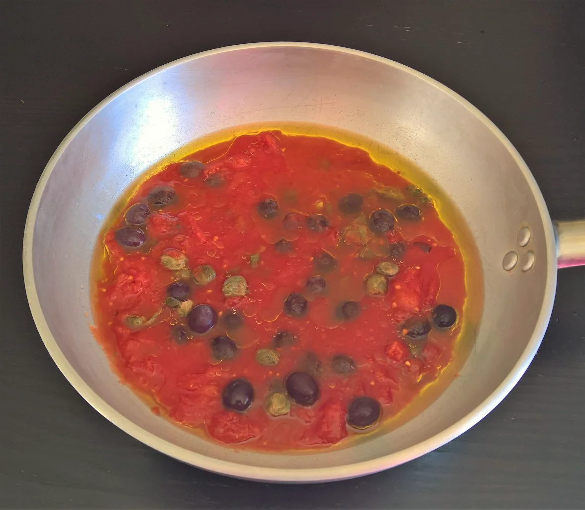 spaghetti olive capperi e cannella